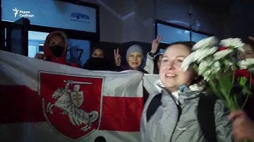 Петербург: "Лена, мы с тобой! Жыве Беларусь!"